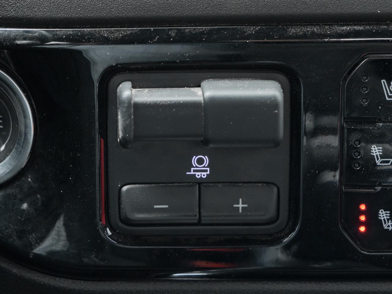 2025 GMC Sierra 1500 4WD Crew Cab 157  SLT Photo