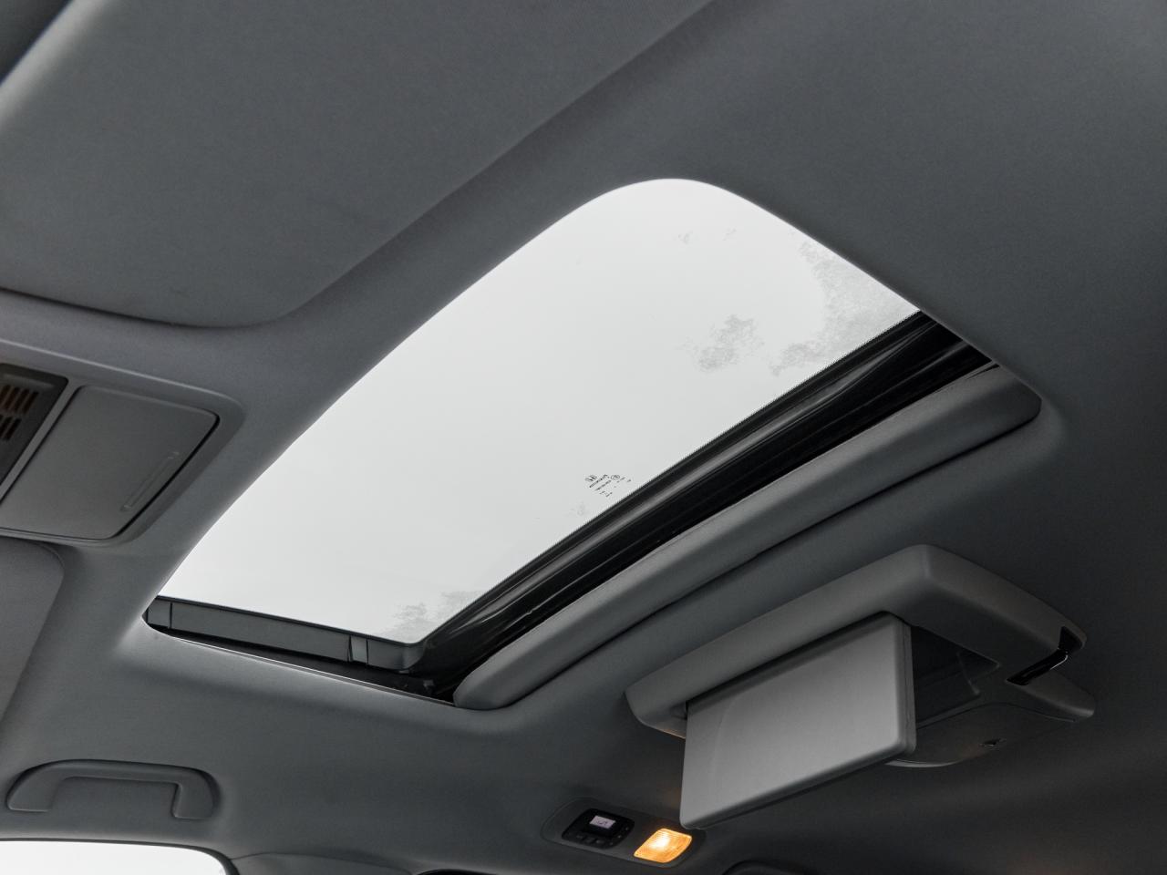 2022 Honda Odyssey Touring Auto Photo