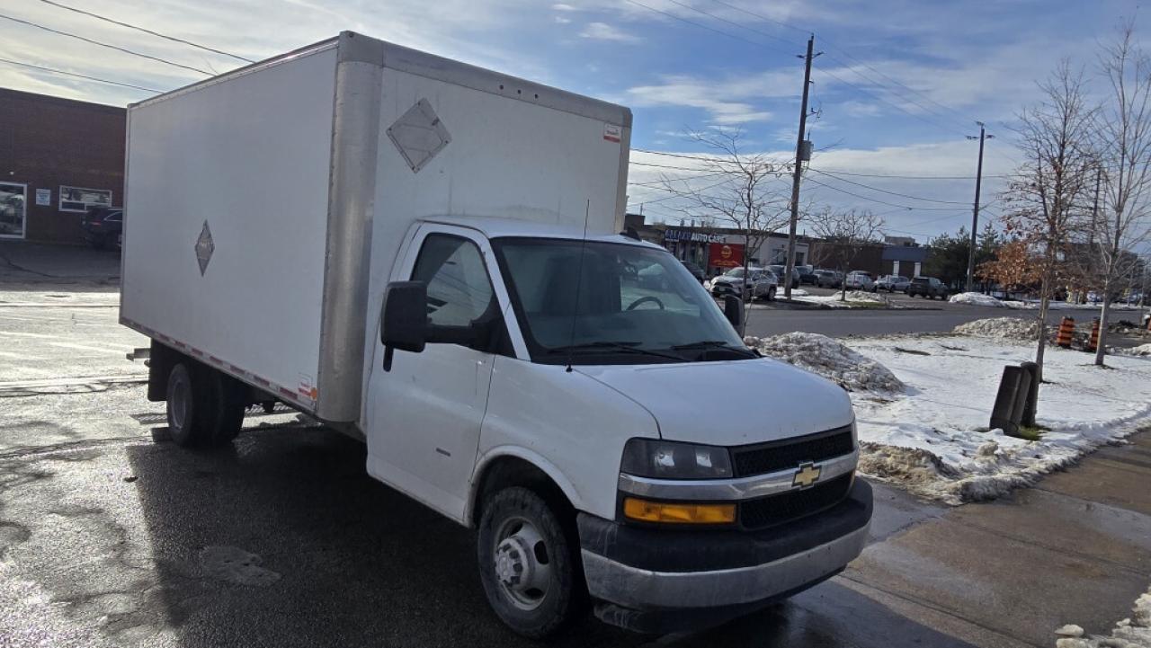 2019 Chevrolet Express G3500 - 16Ft x 84 Tall Box - Ramp - V8 Gasoline Photo4
