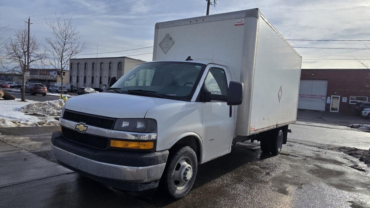 2019 Chevrolet Express G3500 - 16Ft x 84 Tall Box - Ramp - V8 Gasoline Photo2