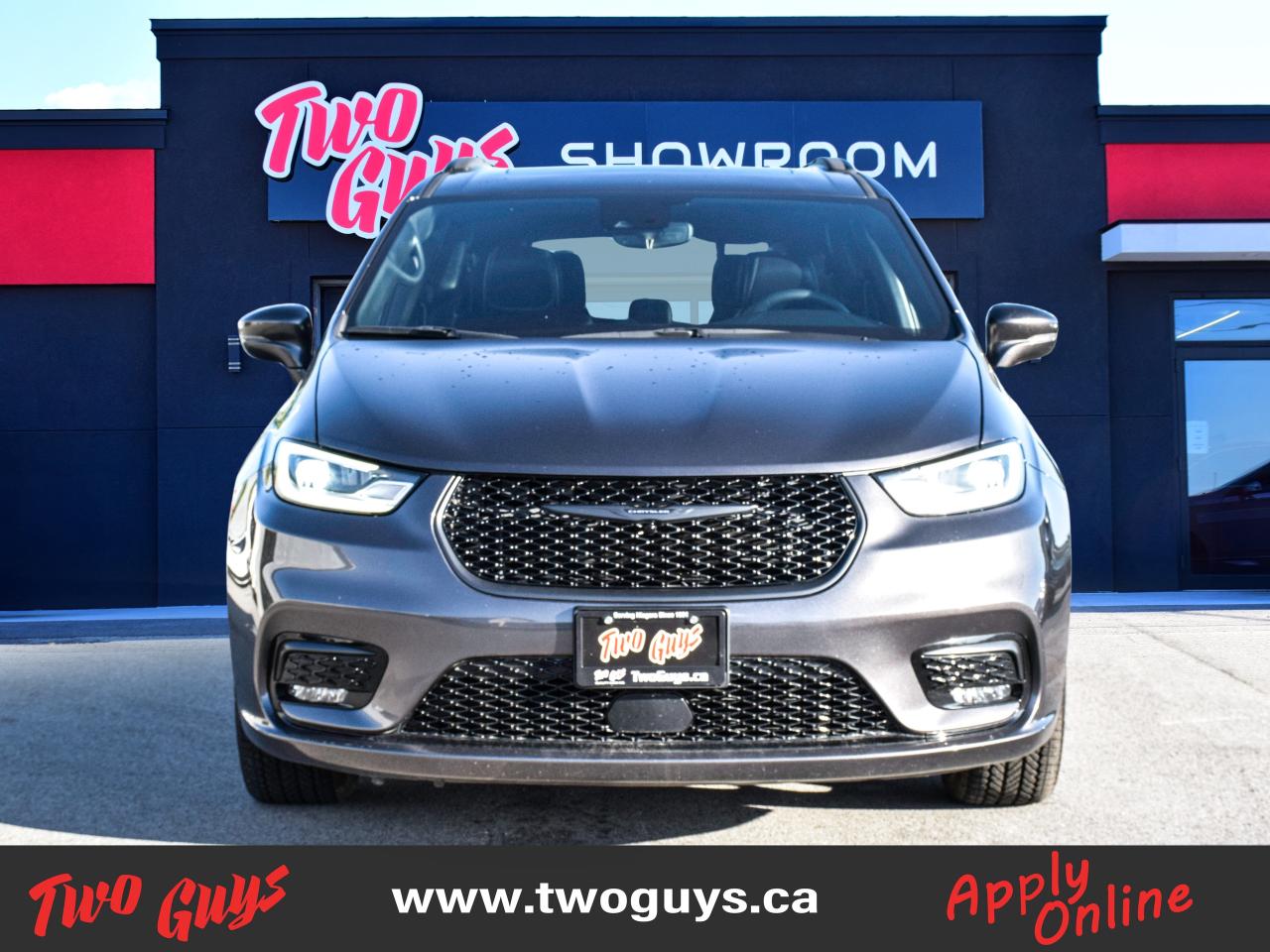 2022 Chrysler Pacifica Touring L   S Pkg   PANOROOF   Leather Photo