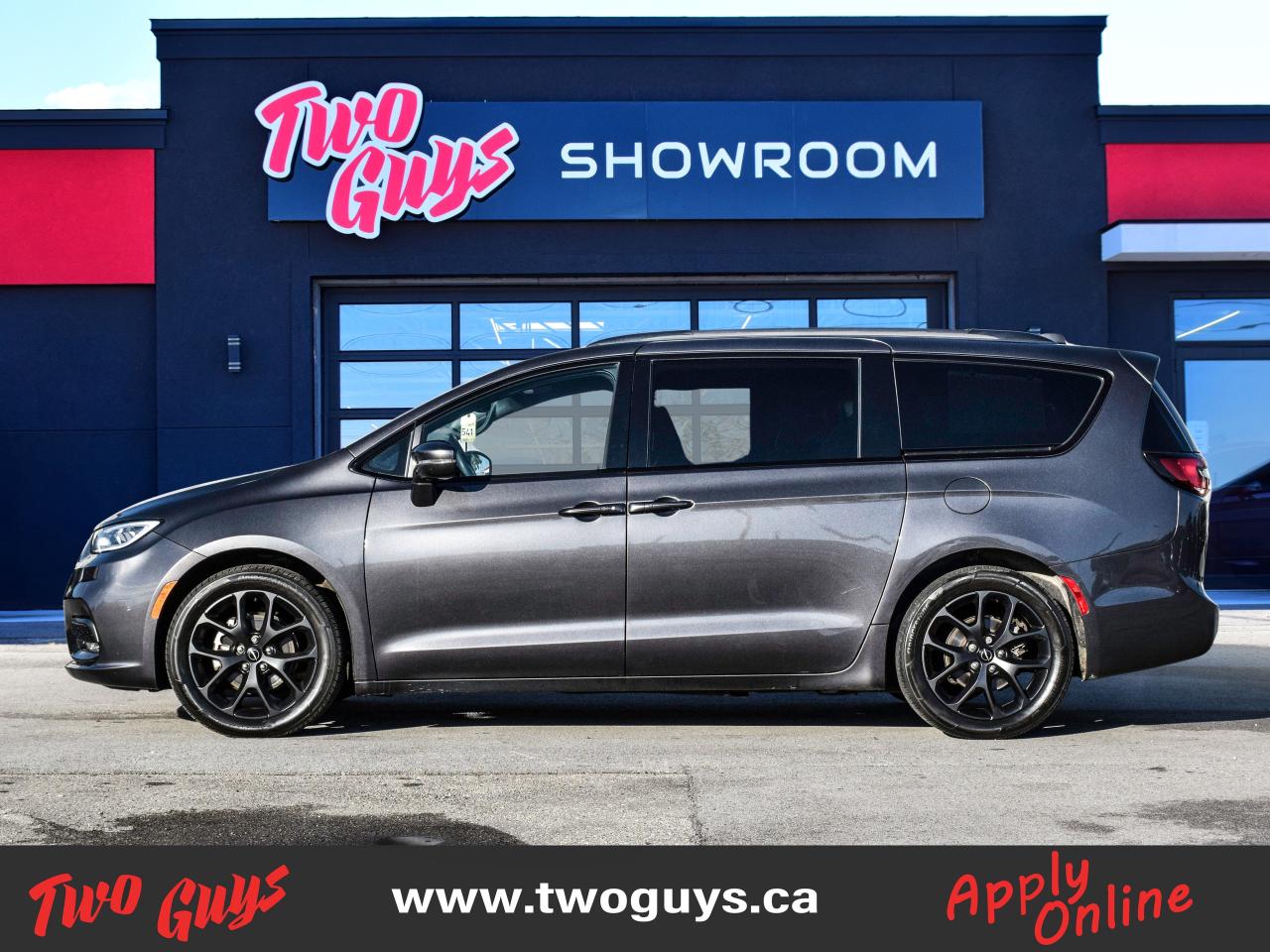 2022 Chrysler Pacifica Touring L   S Pkg   PANOROOF   Leather Photo2