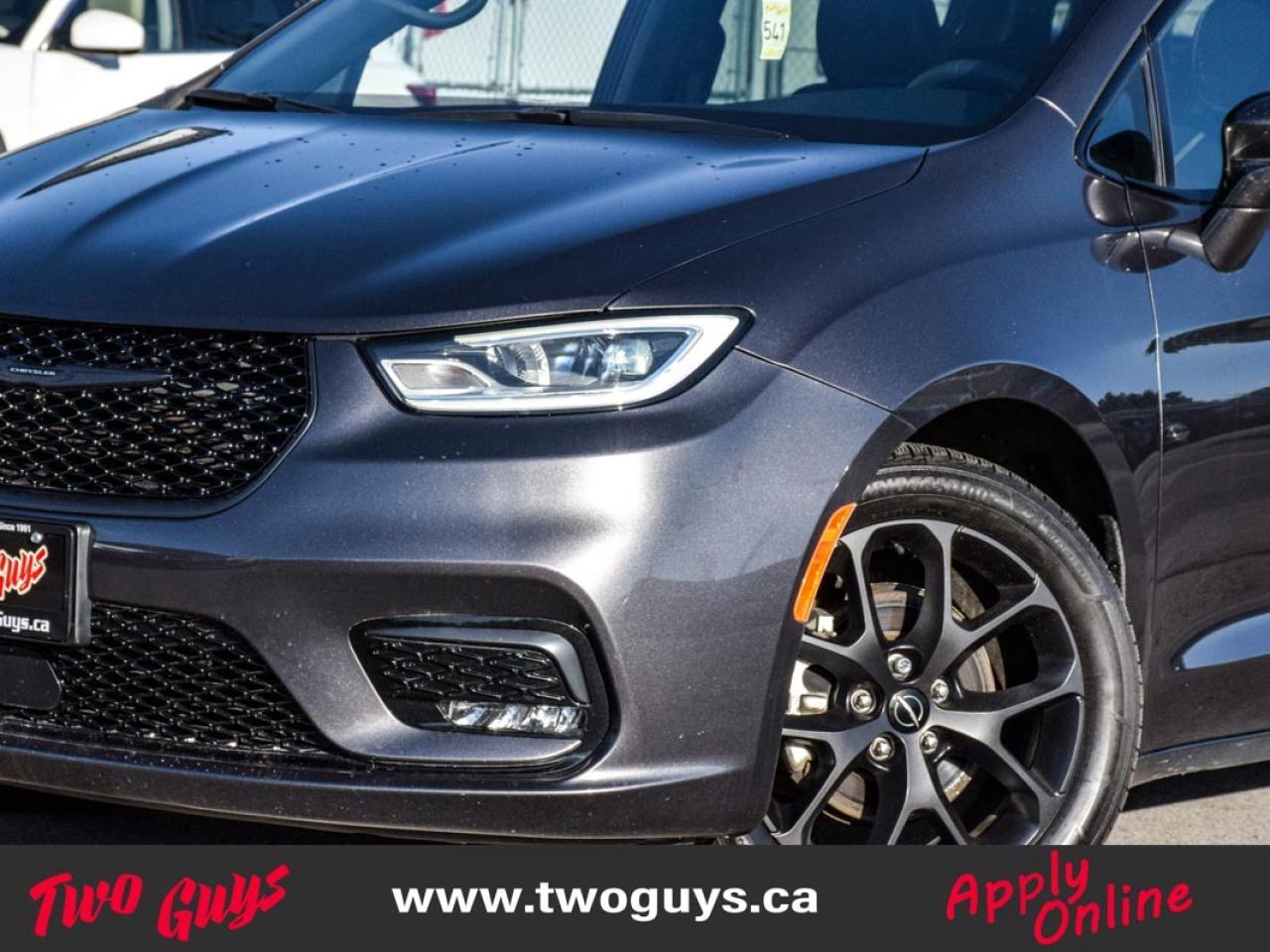 2022 Chrysler Pacifica Touring L   S Pkg   PANOROOF   Leather Photo