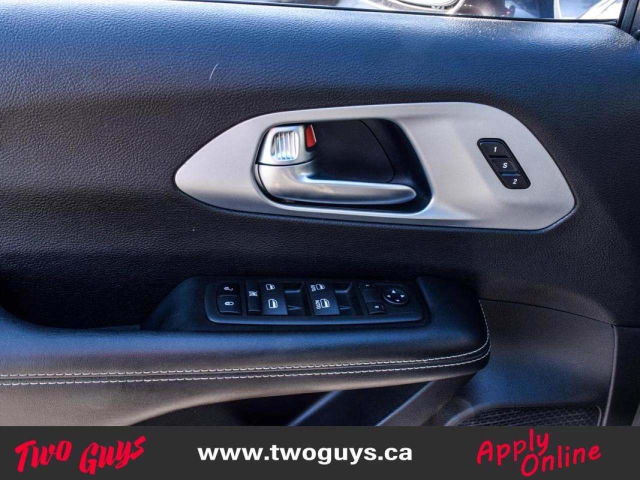 2022 Chrysler Pacifica Touring L   S Pkg   PANOROOF   Leather Photo