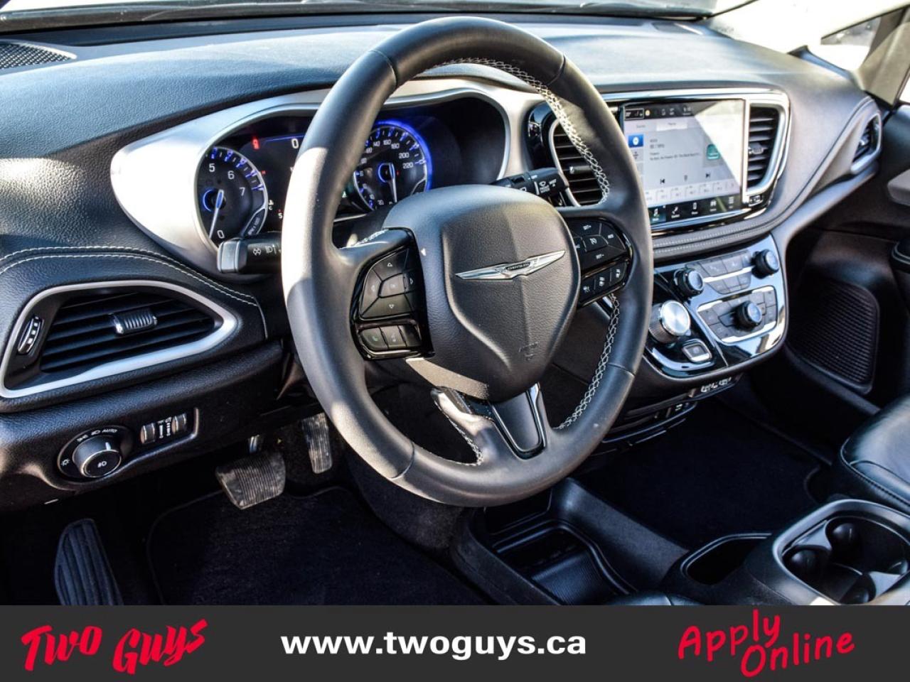 2022 Chrysler Pacifica Touring L   S Pkg   PANOROOF   Leather Photo