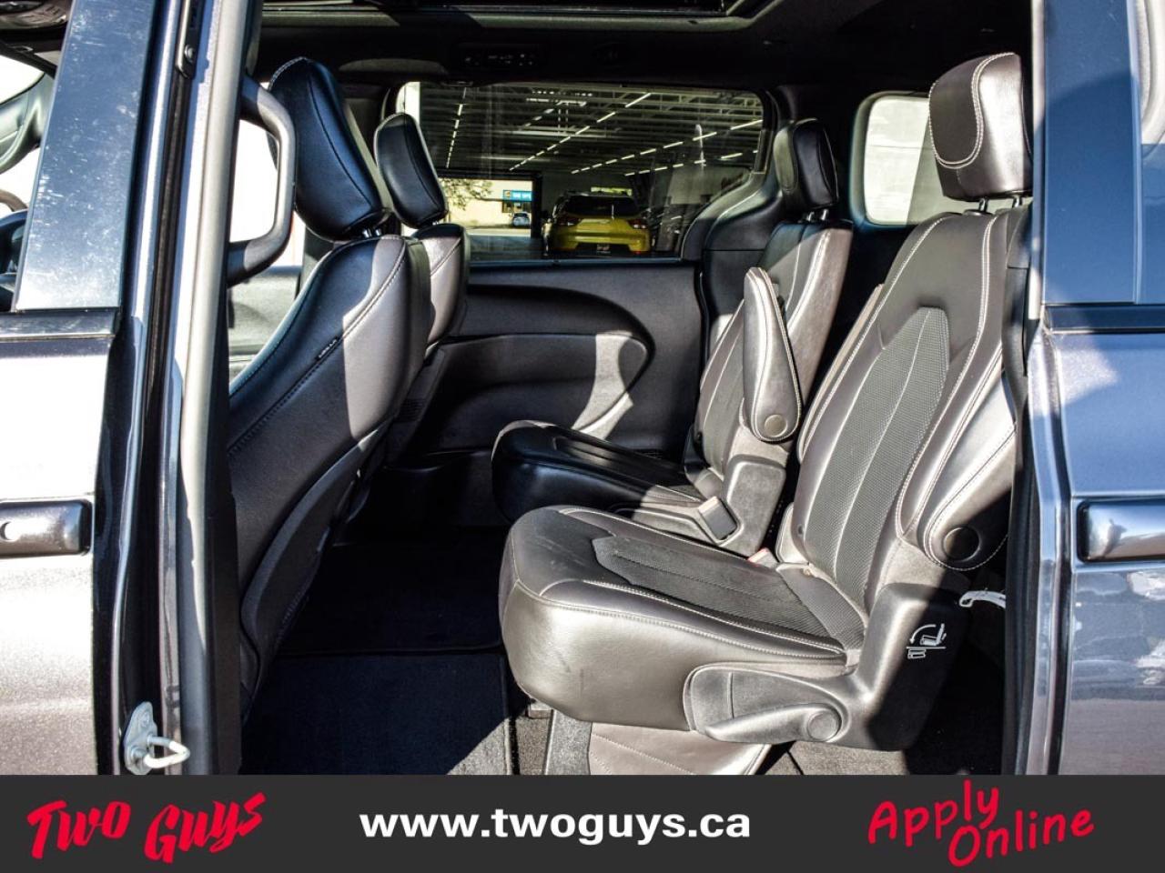 2022 Chrysler Pacifica Touring L   S Pkg   PANOROOF   Leather Photo