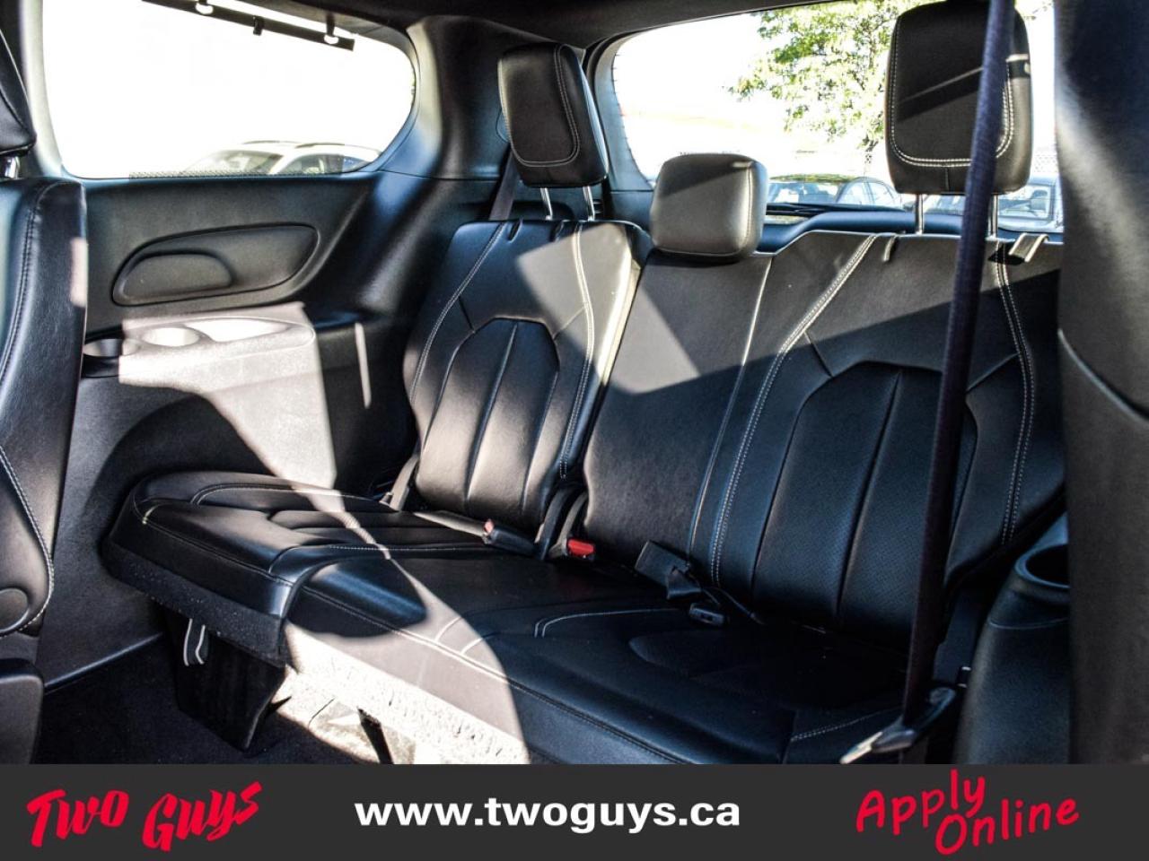 2022 Chrysler Pacifica Touring L   S Pkg   PANOROOF   Leather Photo