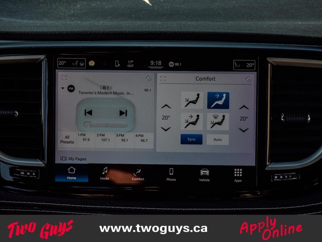 2022 Chrysler Pacifica Touring L   S Pkg   PANOROOF   Leather Photo