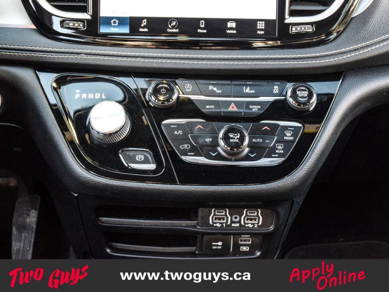 2022 Chrysler Pacifica Touring L   S Pkg   PANOROOF   Leather Photo