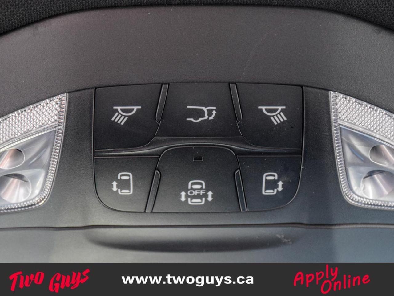 2022 Chrysler Pacifica Touring L   S Pkg   PANOROOF   Leather Photo