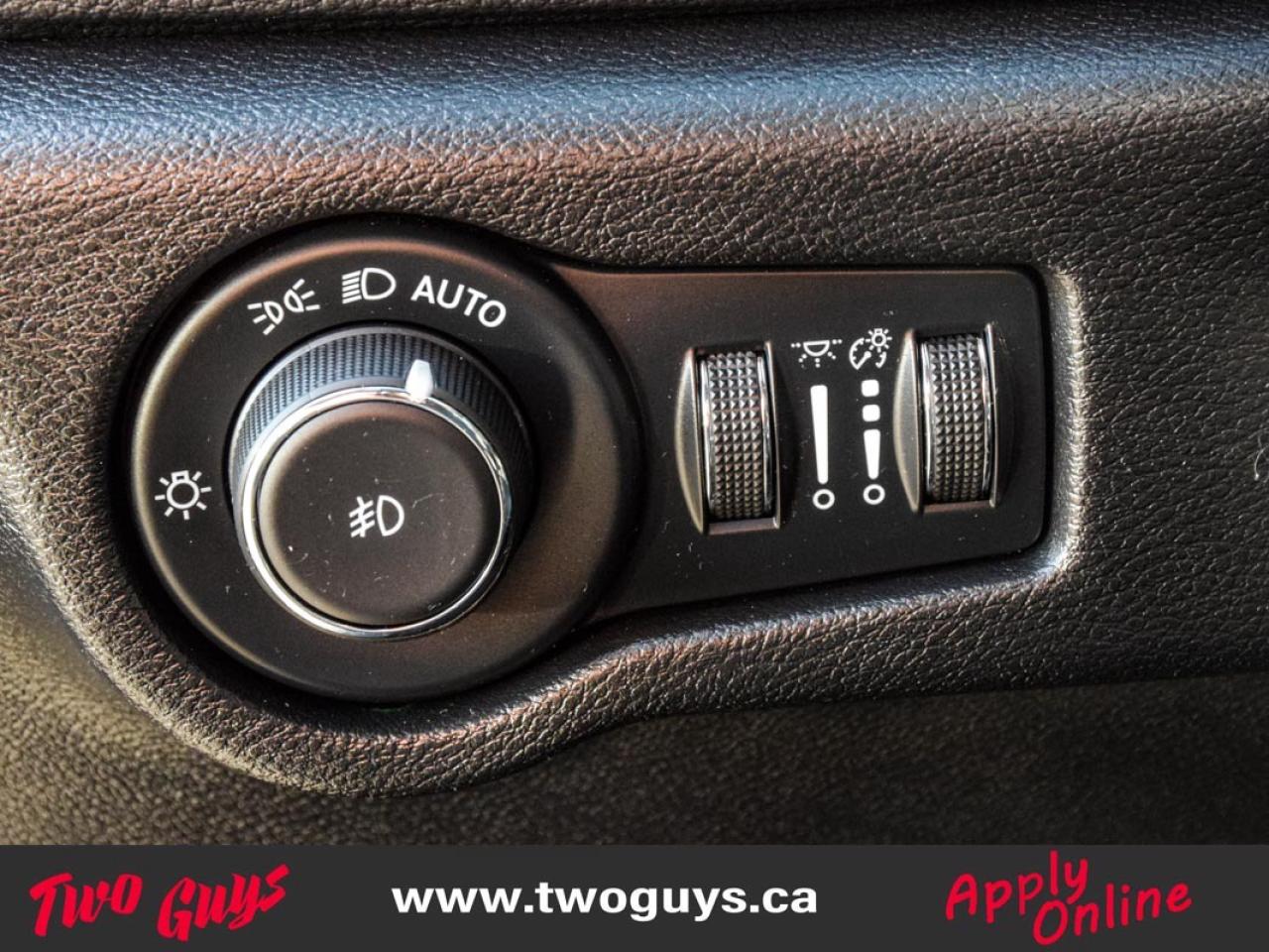 2022 Chrysler Pacifica Touring L   S Pkg   PANOROOF   Leather Photo