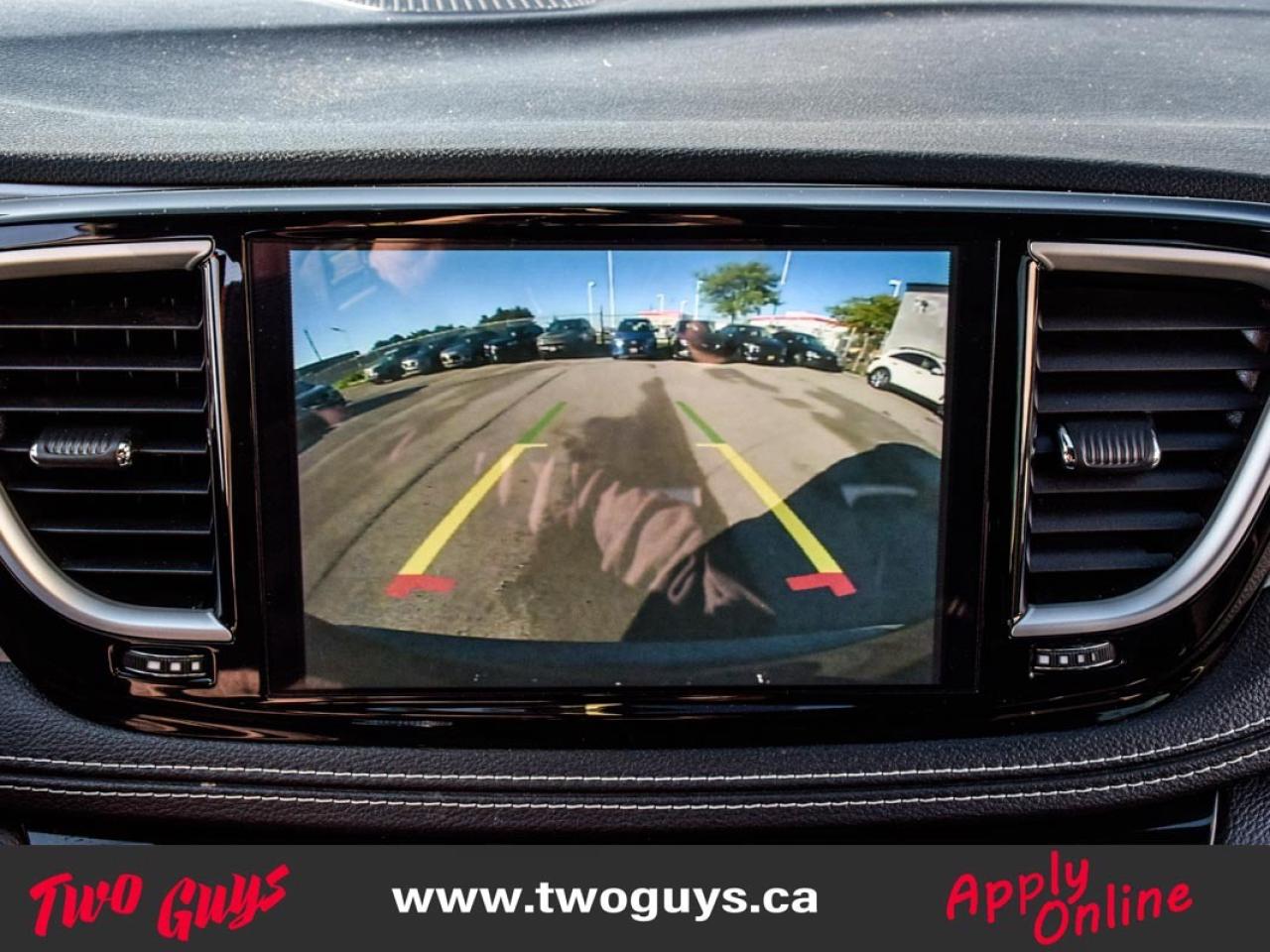 2022 Chrysler Pacifica Touring L   S Pkg   PANOROOF   Leather Photo