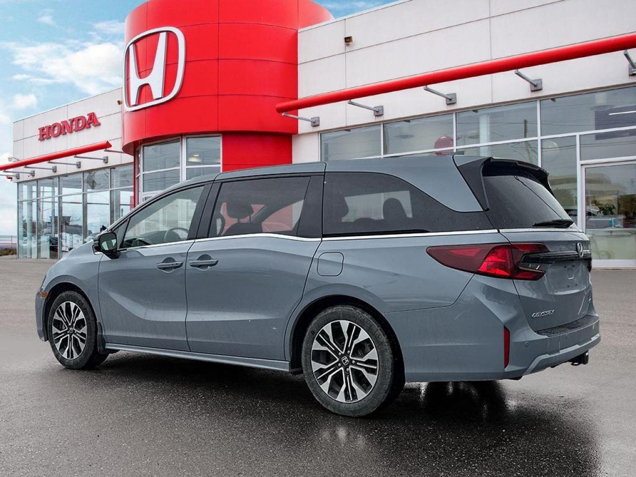 2025 Honda Odyssey Touring Photo3