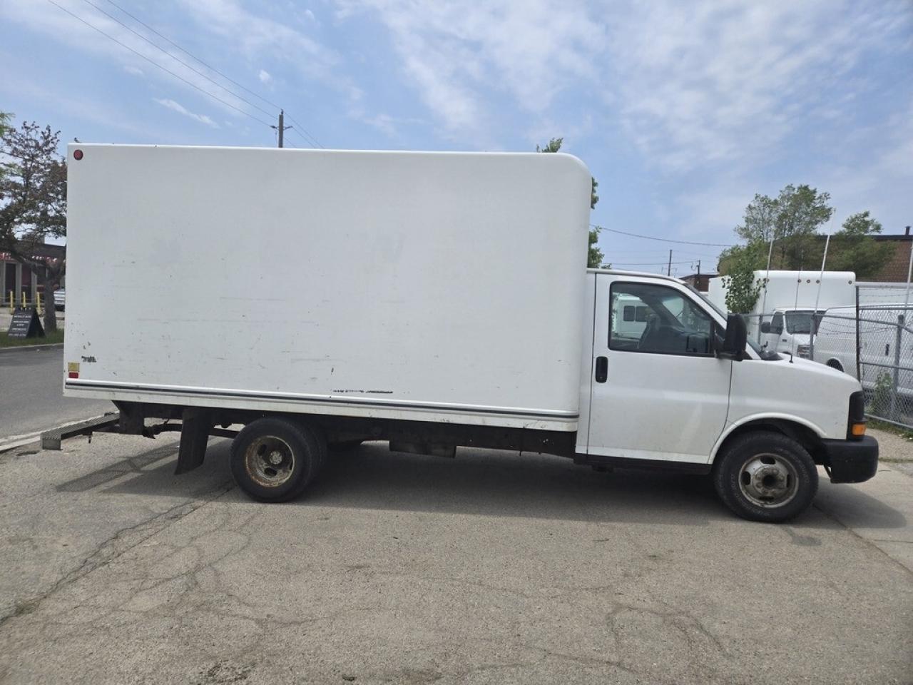 2013 GMC Savana Van G3500 14Ft Box V8 Gasoline Photo