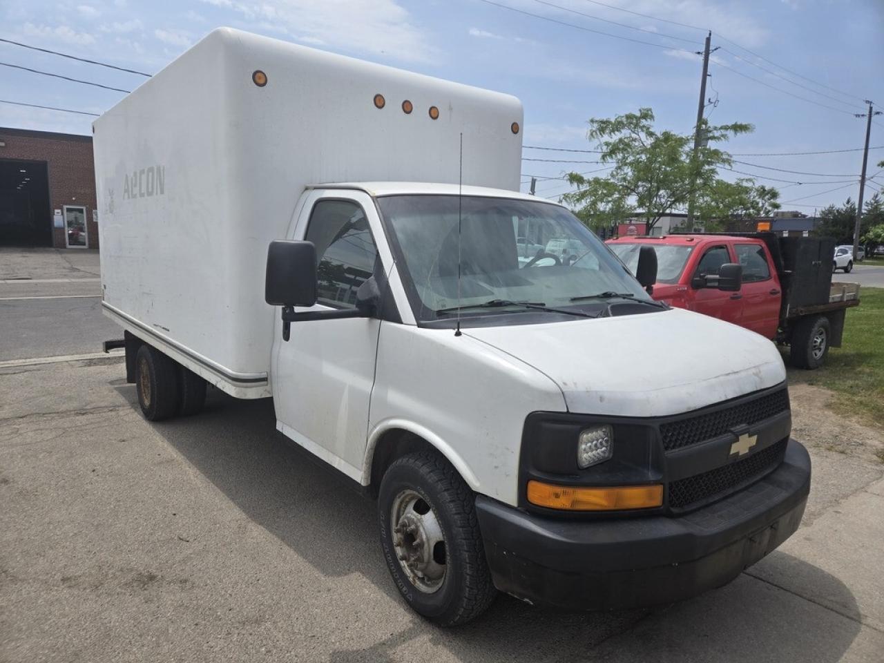 2013 GMC Savana Van G3500 14Ft Box V8 Gasoline Photo3