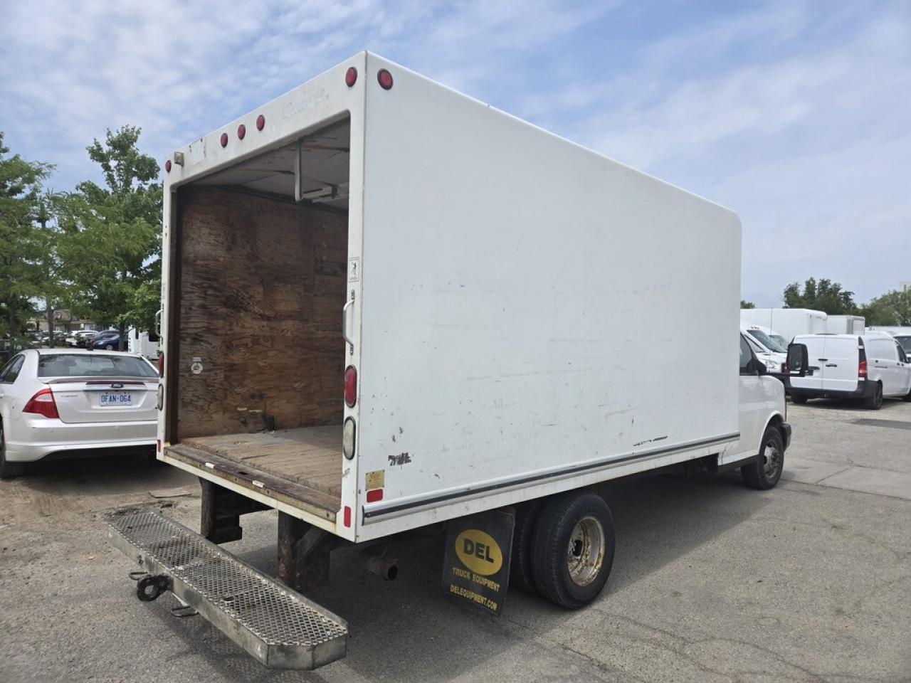 2013 GMC Savana Van G3500 14Ft Box V8 Gasoline Photo