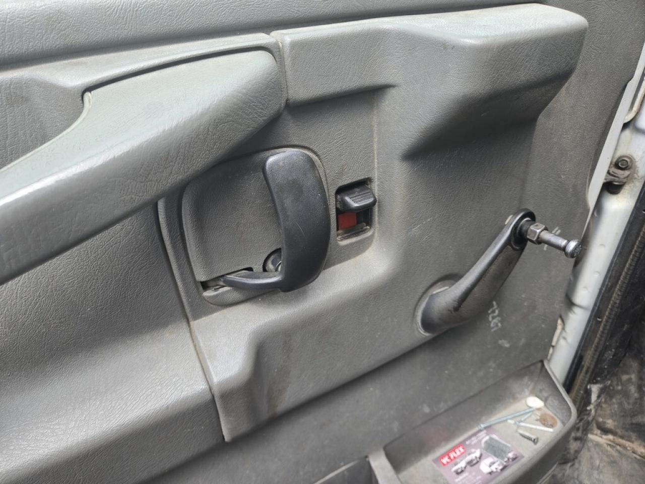 2013 GMC Savana Van G3500 14Ft Box V8 Gasoline Photo