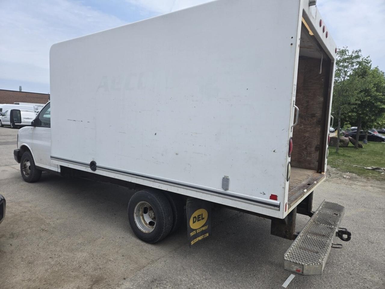 2013 GMC Savana Van G3500 14Ft Box V8 Gasoline Photo