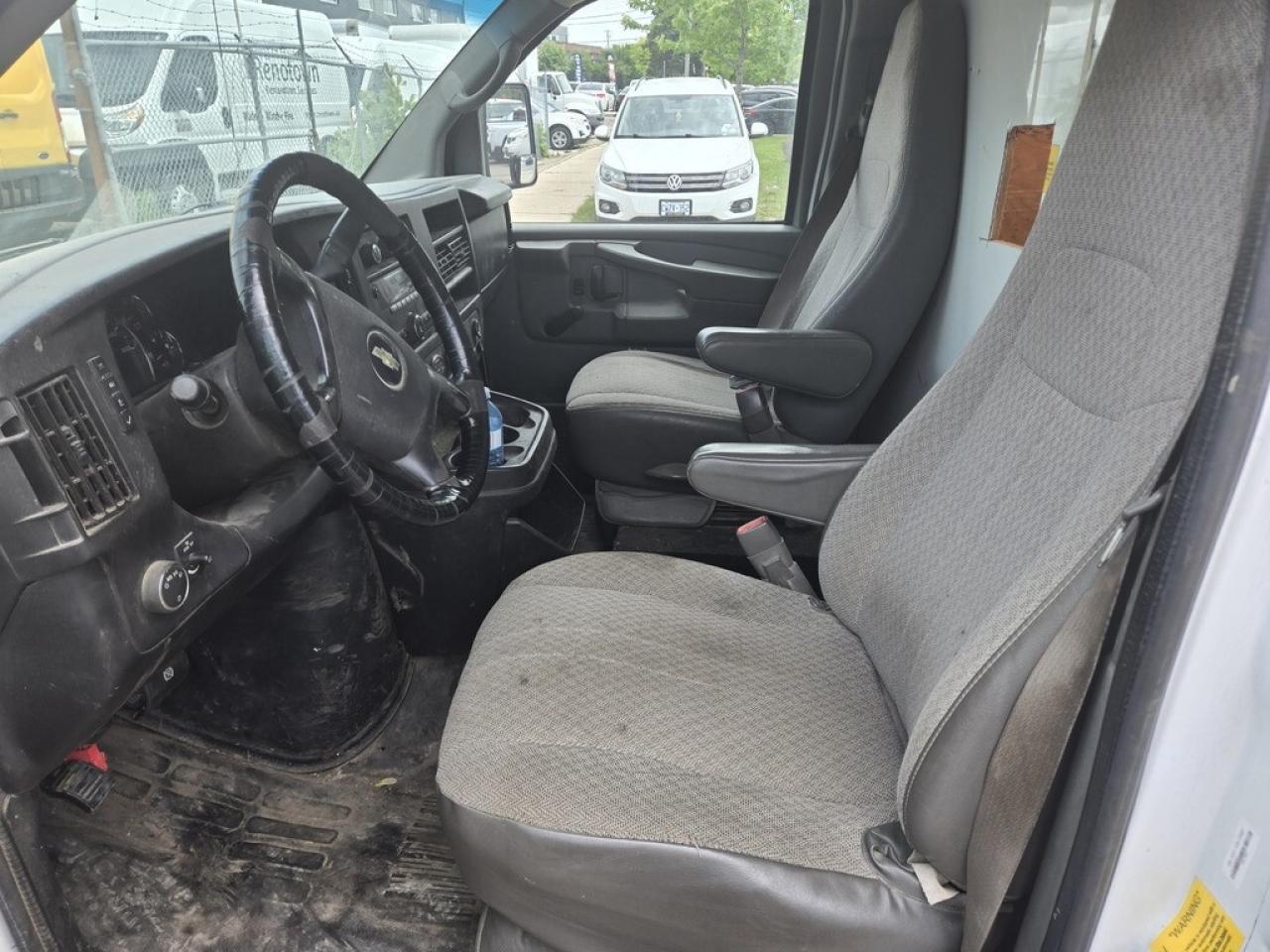 2013 GMC Savana Van G3500 14Ft Box V8 Gasoline Photo