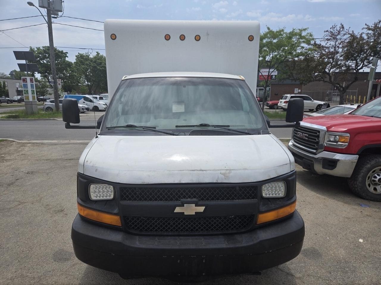 2013 GMC Savana Van G3500 14Ft Box V8 Gasoline Photo