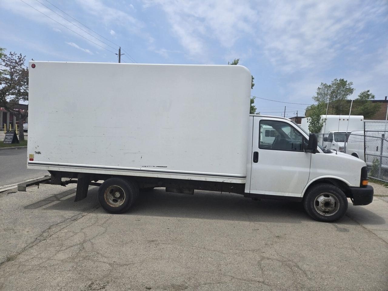 2013 GMC Savana Van G3500 14Ft Box V8 Gasoline Photo
