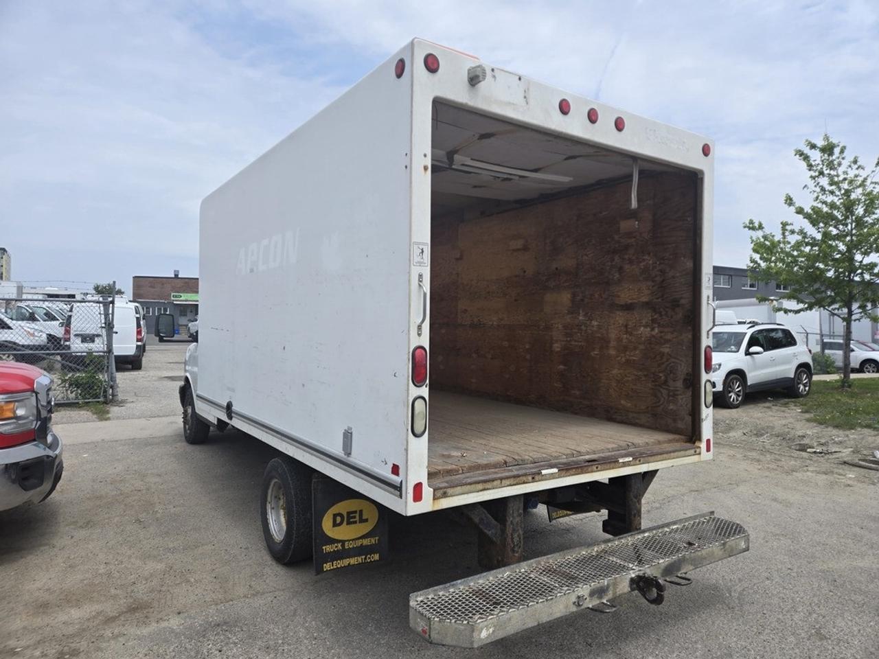 2013 GMC Savana Van G3500 14Ft Box V8 Gasoline Photo