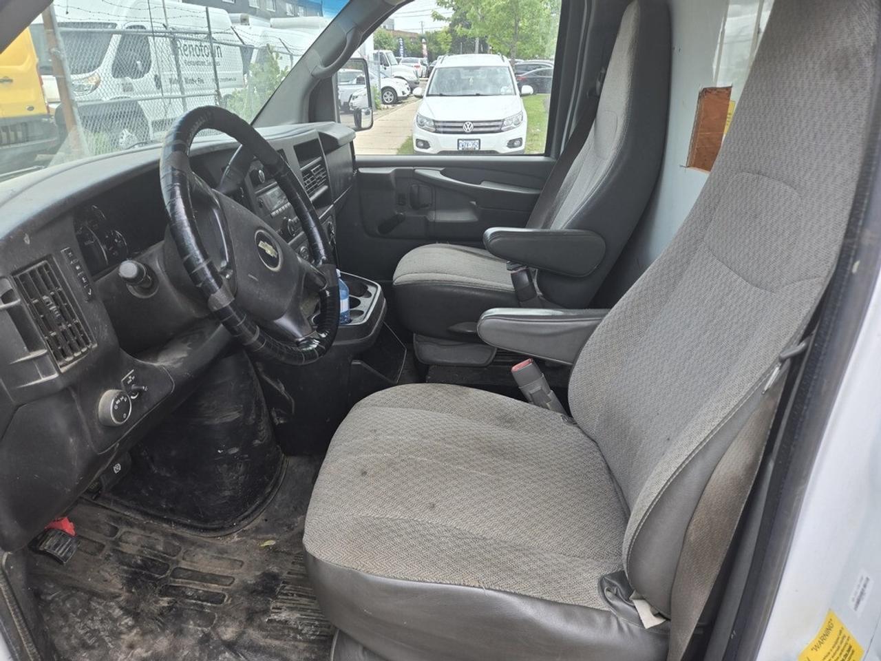 2013 GMC Savana Van G3500 14Ft Box V8 Gasoline Photo