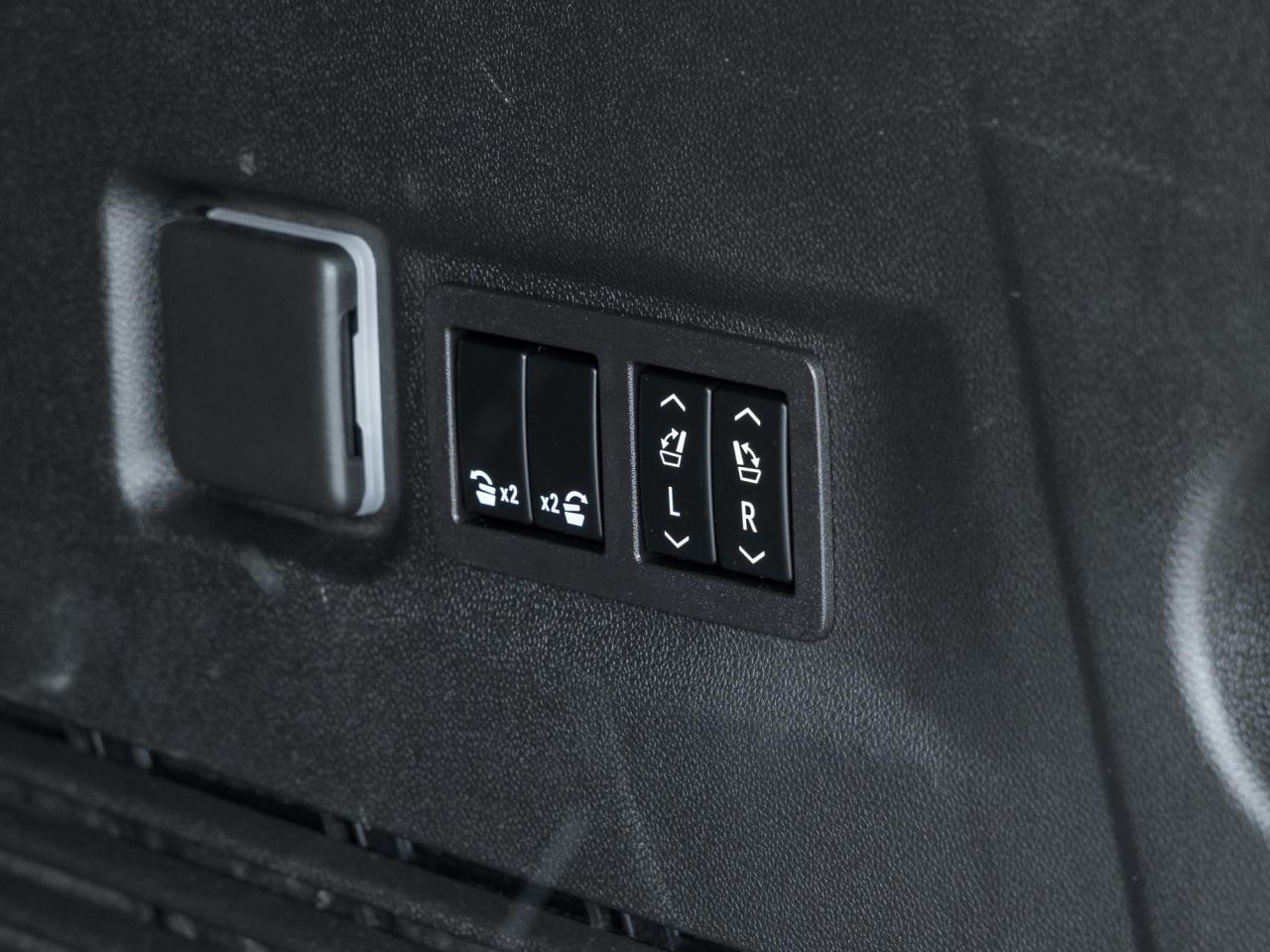 2023 Chevrolet Suburban 4WD 4dr LT Photo