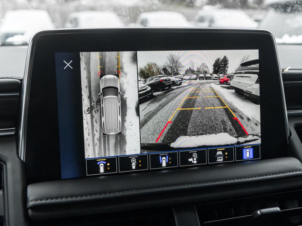 2023 Chevrolet Suburban 4WD 4dr LT Photo