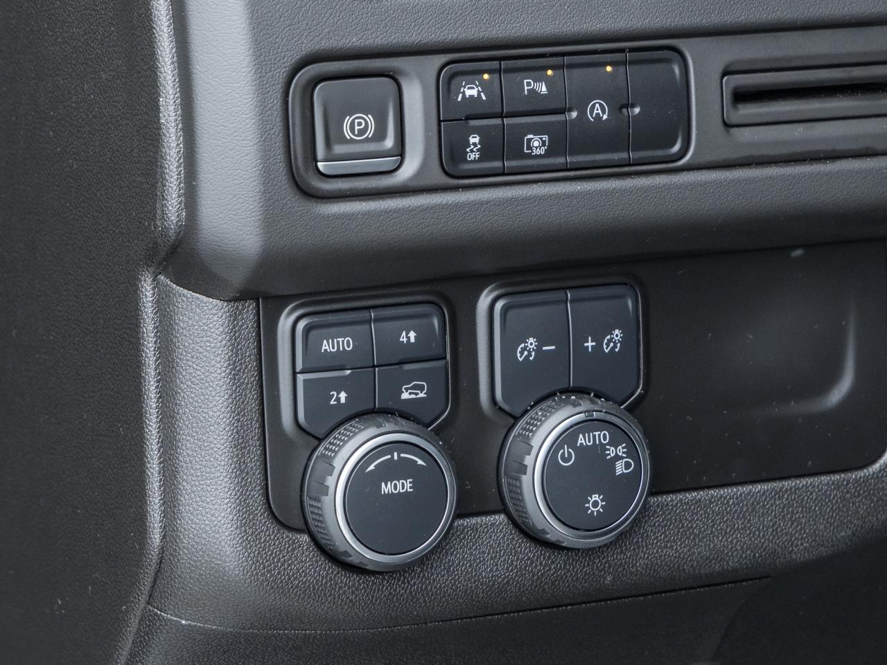 2023 Chevrolet Suburban 4WD 4dr LT Photo