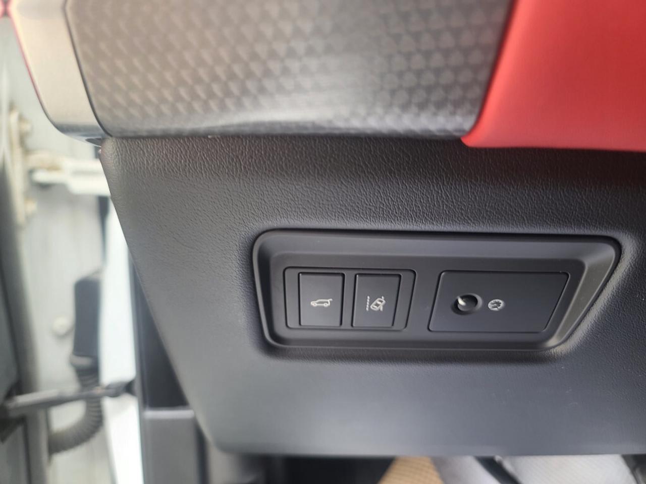 2017 Land Rover Range Rover Sport V8 Supercharged SVR Photo