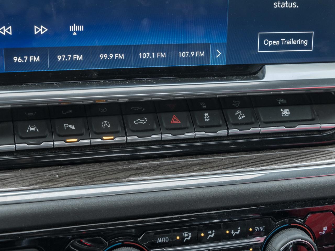 2024 Chevrolet Silverado 1500 4WD Crew Cab 147  LT Trail Boss Photo