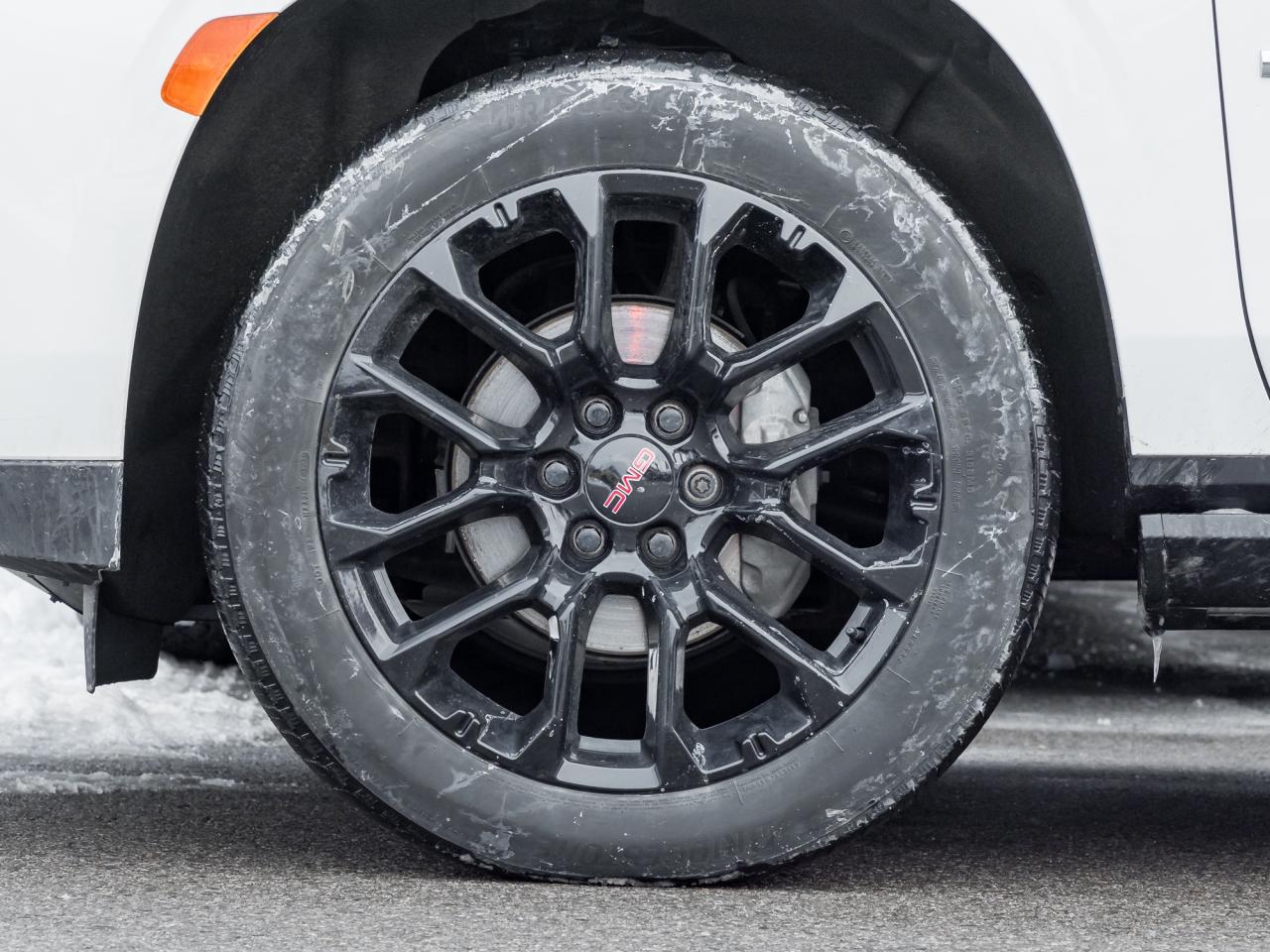 2022 GMC Yukon 4WD 4dr Denali Photo3