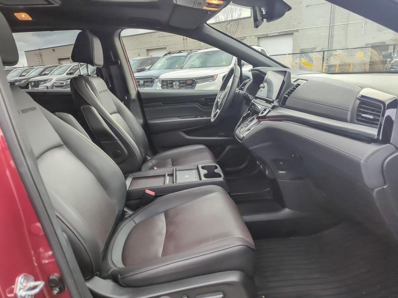 2025 Honda Odyssey Black Edition Photo