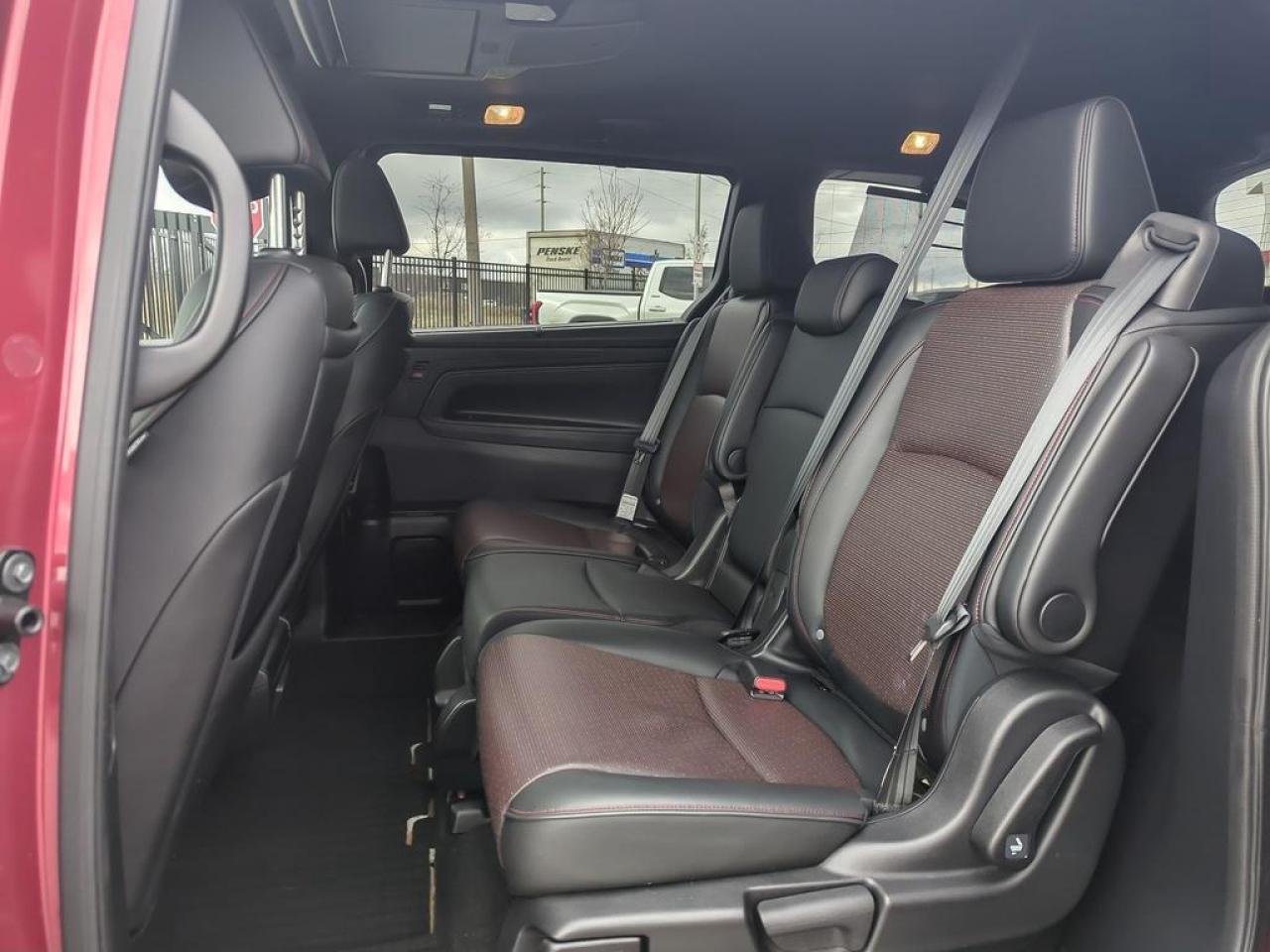 2025 Honda Odyssey Black Edition Photo