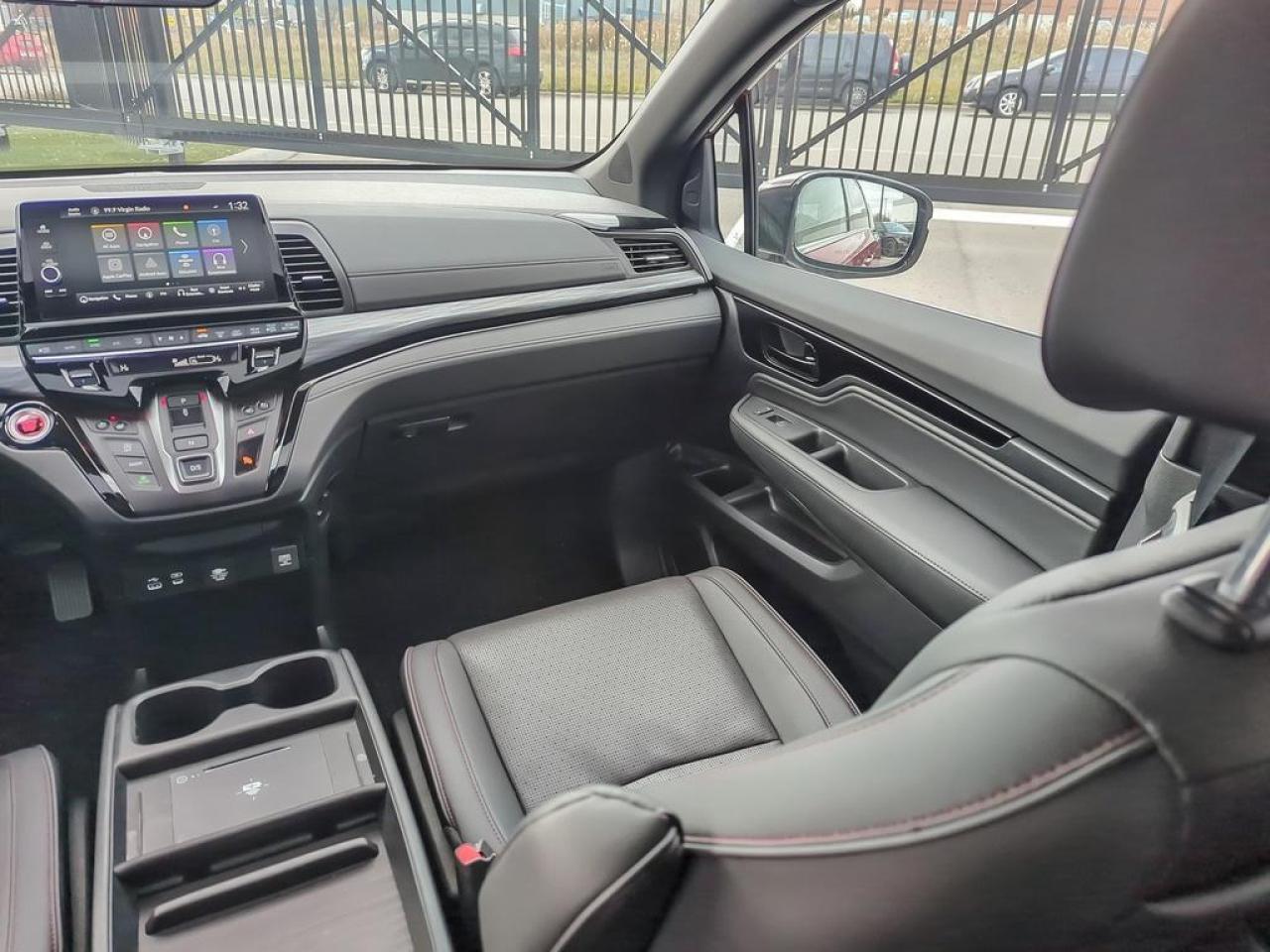 2025 Honda Odyssey Black Edition Photo