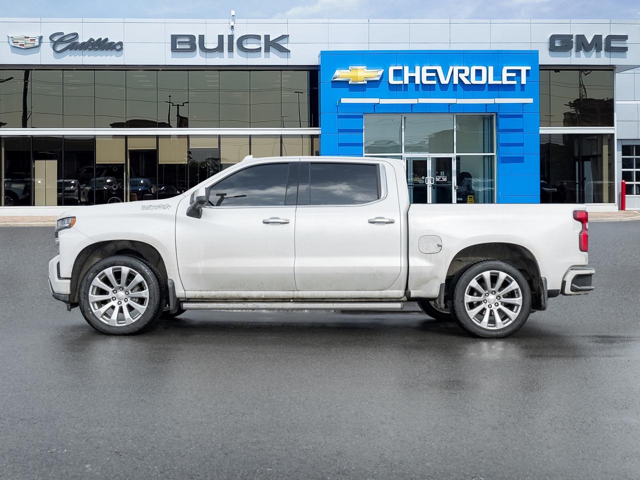 2022 Chevrolet Silverado 1500 LTD 4WD Crew Cab 147  High Country   Loaded! Diesel! Photo2