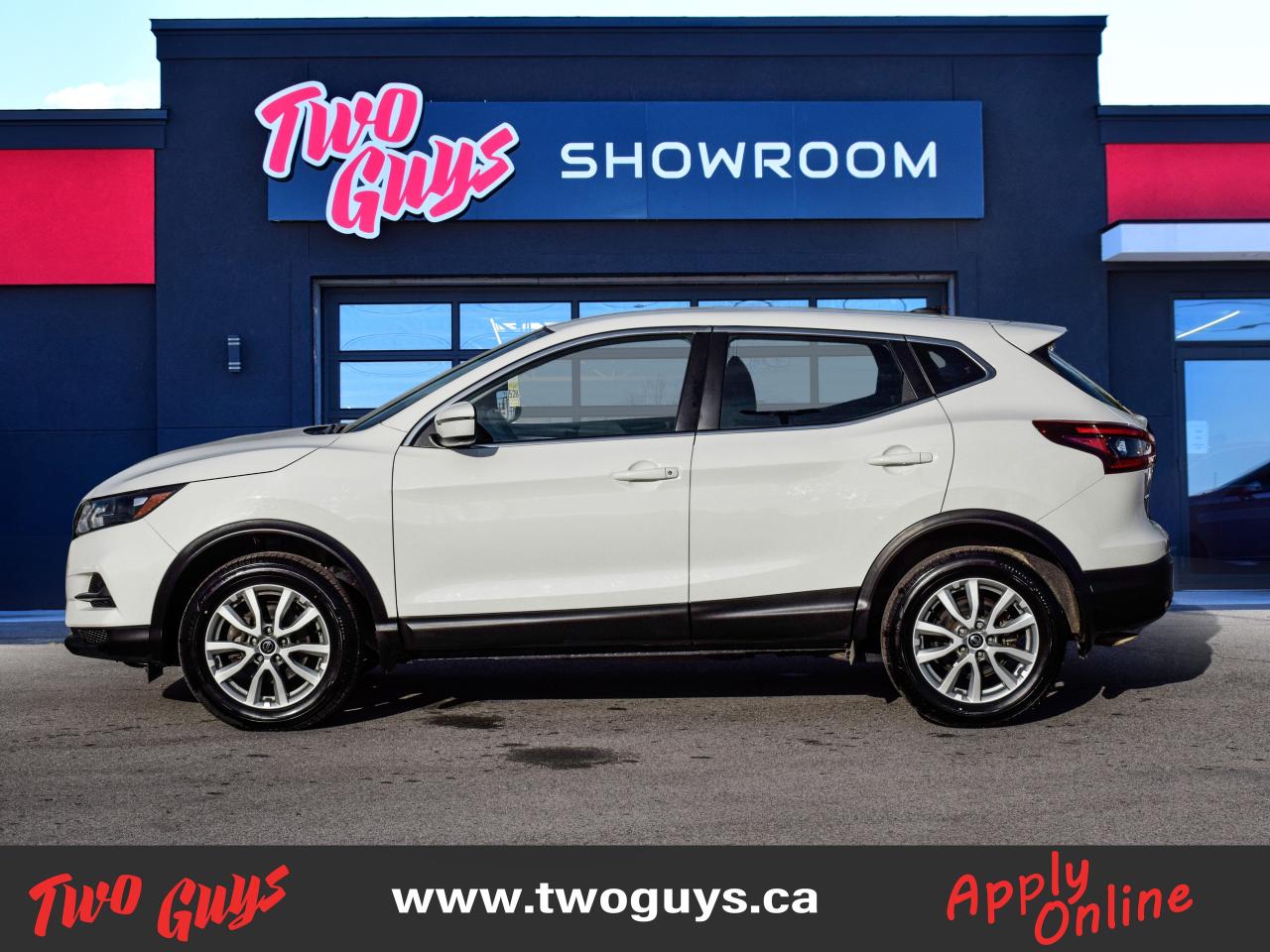 2023 Nissan Qashqai S FWD   Htd Cloth   Lease Return   Pwr Group Photo