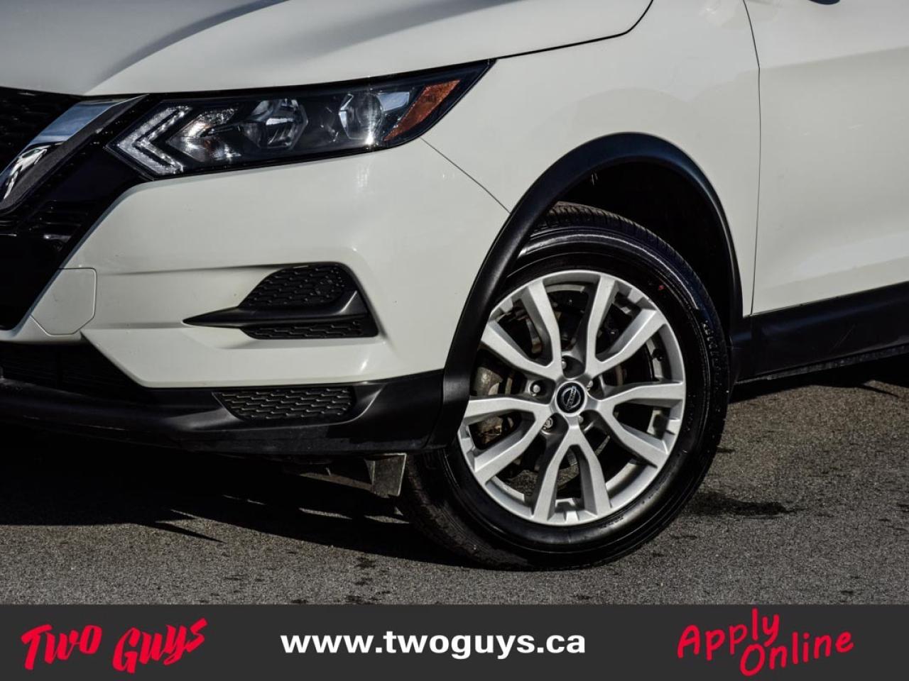 2023 Nissan Qashqai S FWD   Htd Cloth   Lease Return   Pwr Group Photo