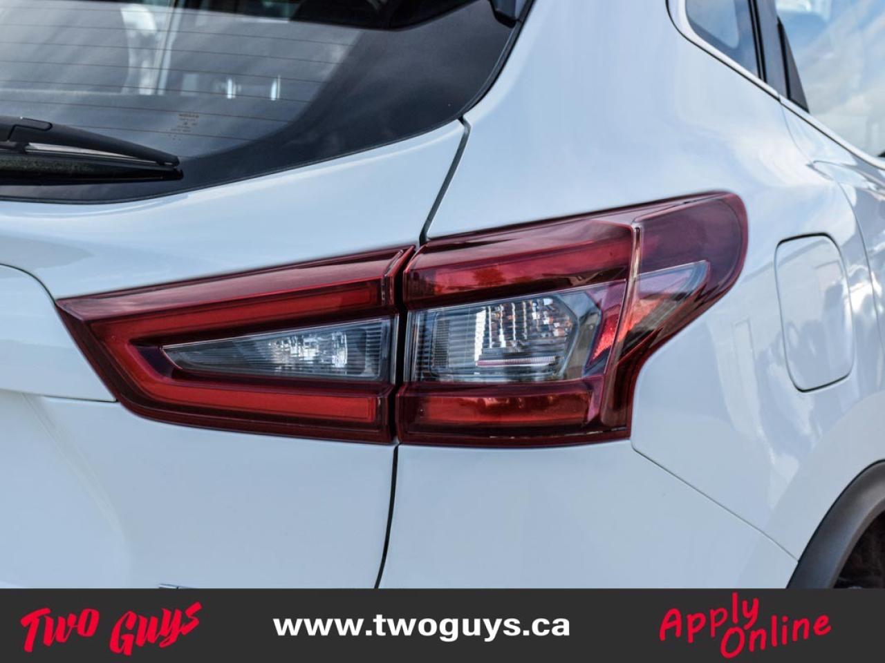 2023 Nissan Qashqai S FWD   Htd Cloth   Lease Return   Pwr Group Photo