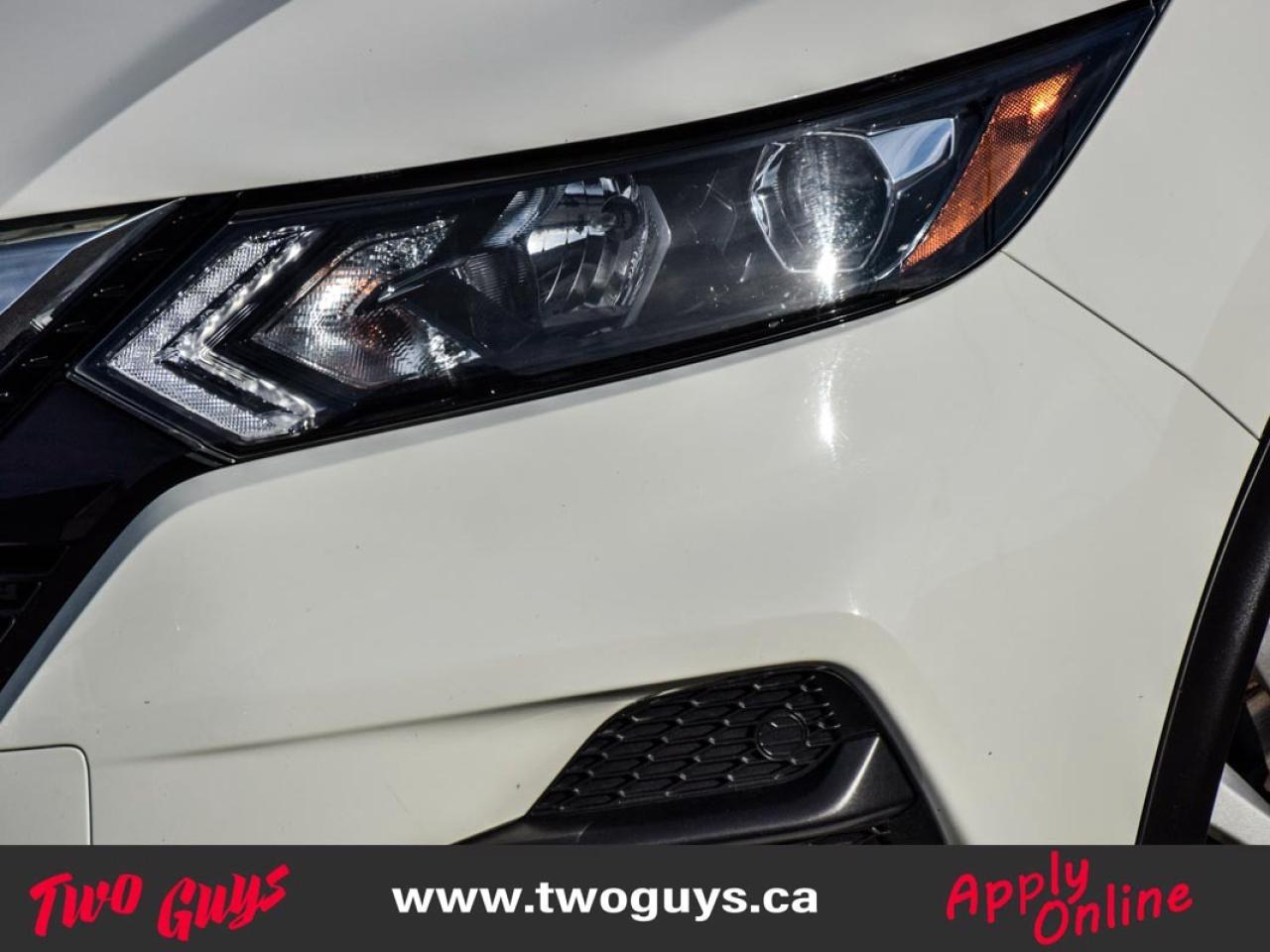 2023 Nissan Qashqai S FWD   Htd Cloth   Lease Return   Pwr Group Photo