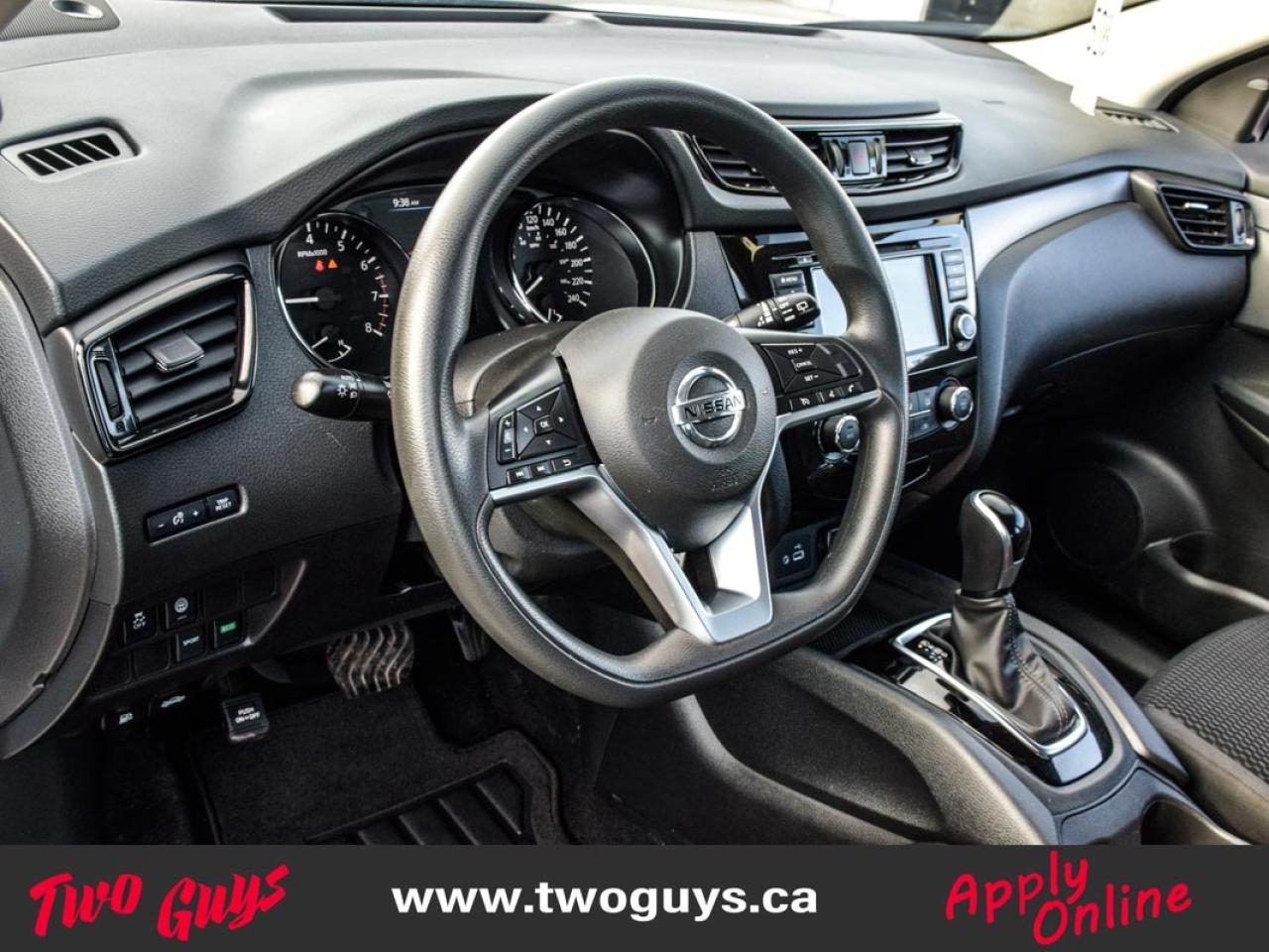 2023 Nissan Qashqai S FWD   Htd Cloth   Lease Return   Pwr Group Photo