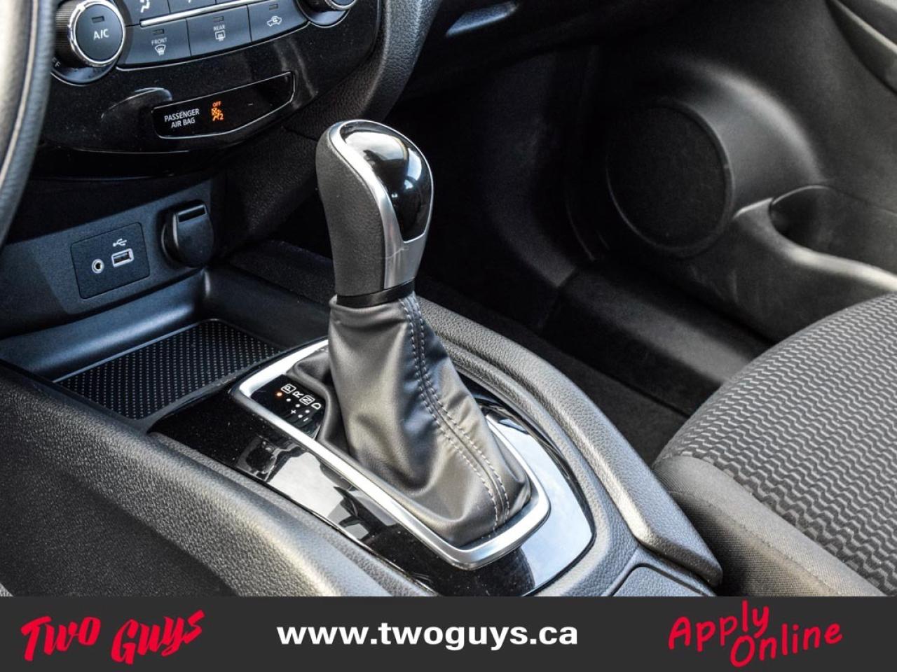 2023 Nissan Qashqai S FWD   Htd Cloth   Lease Return   Pwr Group Photo