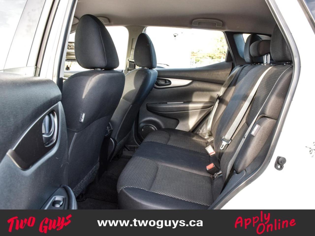 2023 Nissan Qashqai S FWD   Htd Cloth   Lease Return   Pwr Group Photo