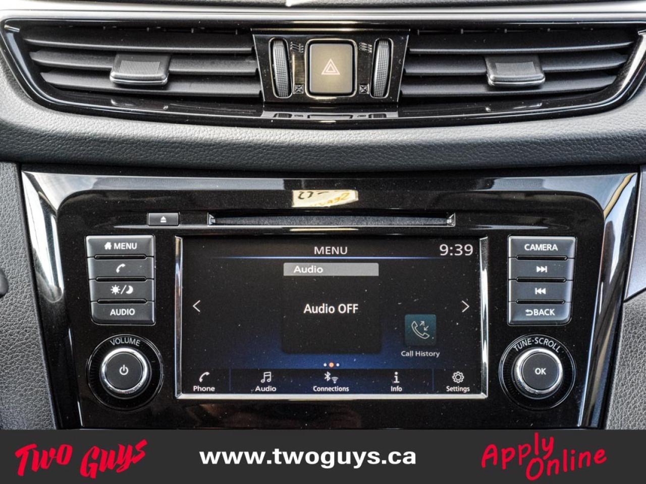 2023 Nissan Qashqai S FWD   Htd Cloth   Lease Return   Pwr Group Photo