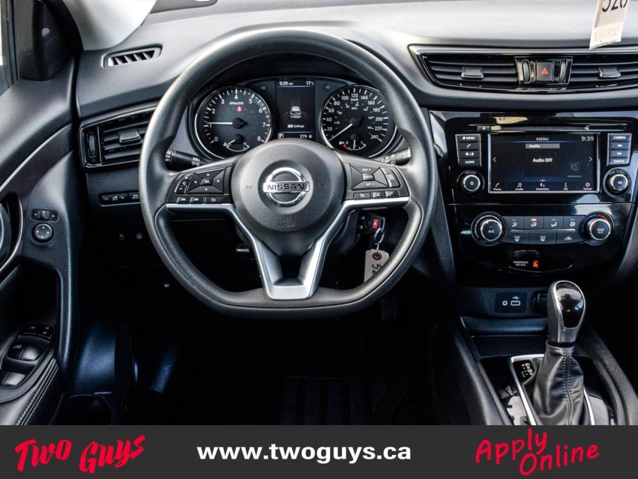 2023 Nissan Qashqai S FWD   Htd Cloth   Lease Return   Pwr Group Photo