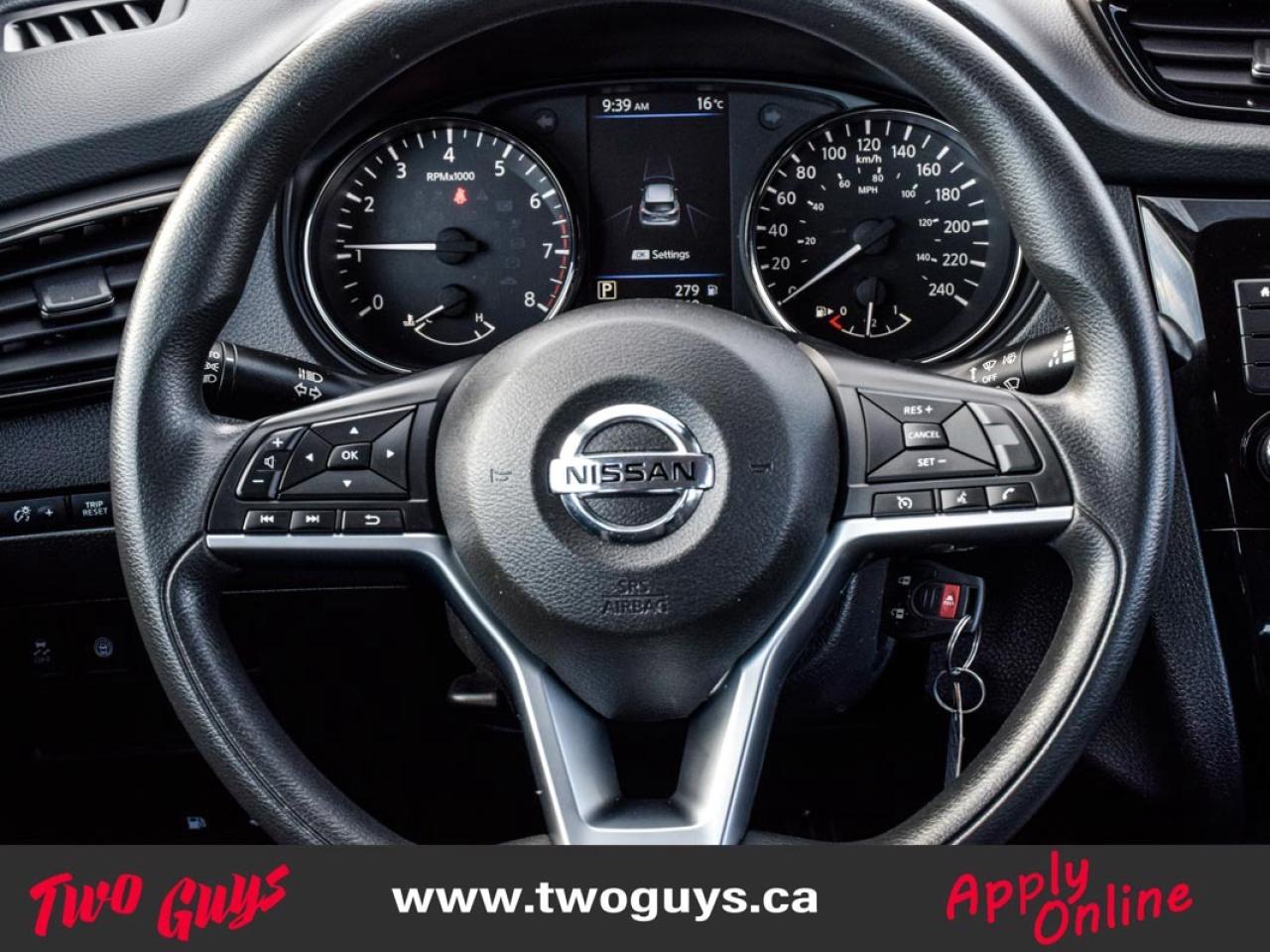 2023 Nissan Qashqai S FWD   Htd Cloth   Lease Return   Pwr Group Photo