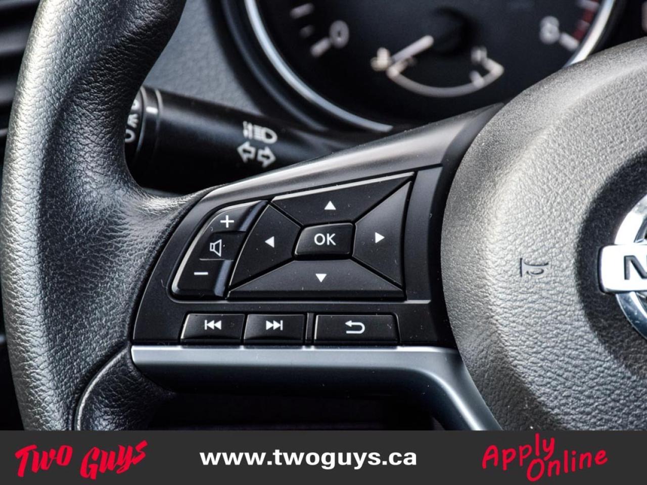 2023 Nissan Qashqai S FWD   Htd Cloth   Lease Return   Pwr Group Photo