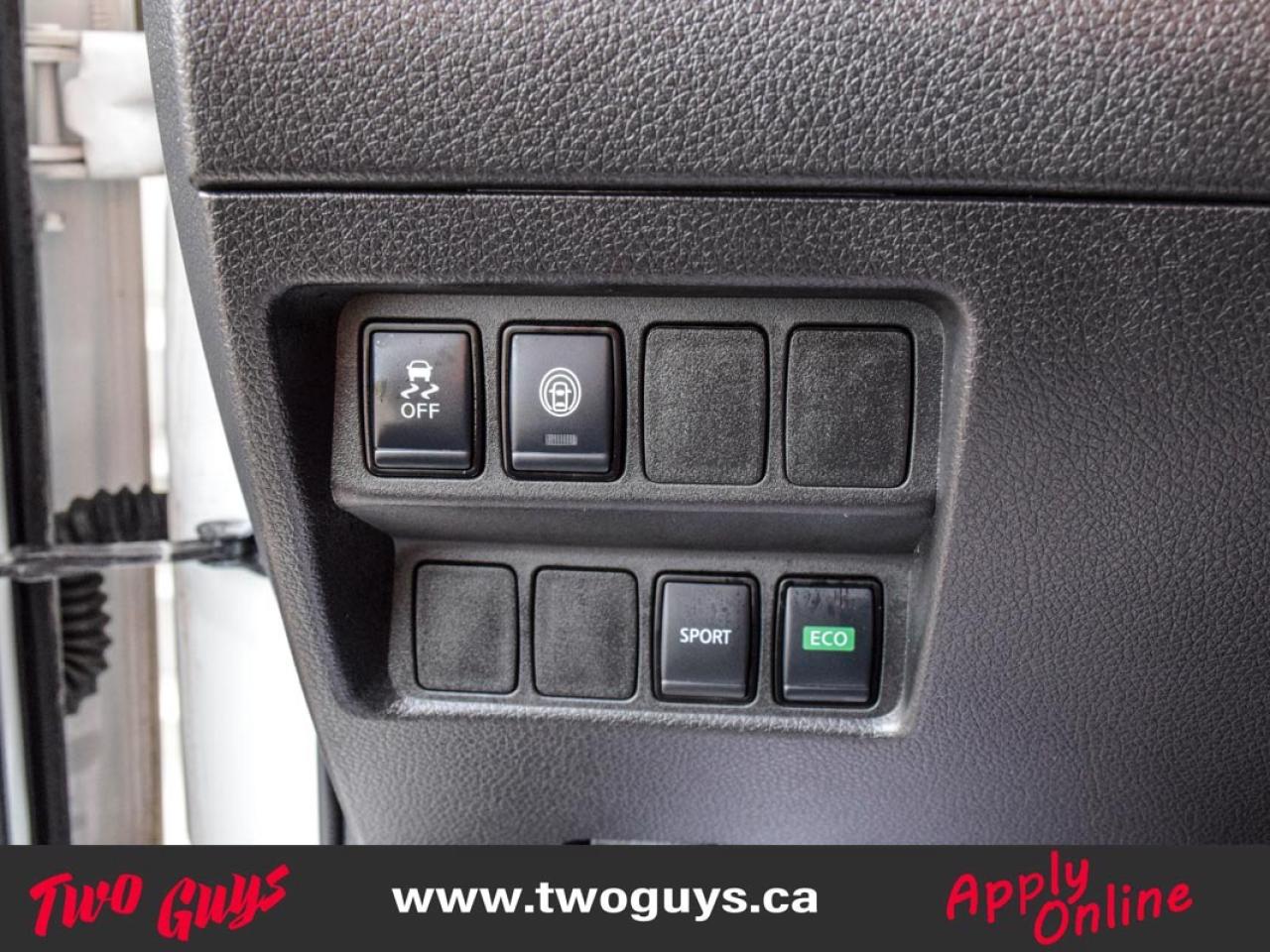 2023 Nissan Qashqai S FWD   Htd Cloth   Lease Return   Pwr Group Photo