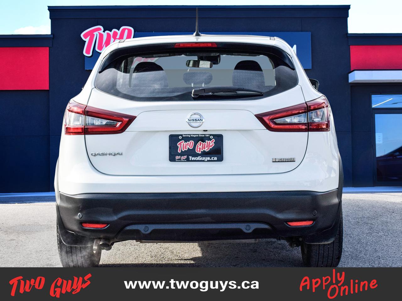 2023 Nissan Qashqai S FWD   Htd Cloth   Lease Return   Pwr Group Photo